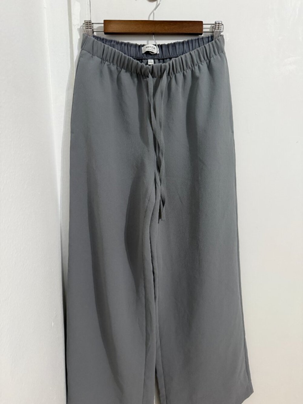 Aritzia Wilfred The Lodge Pants- Crepette- Riverstone Grey - Size Small